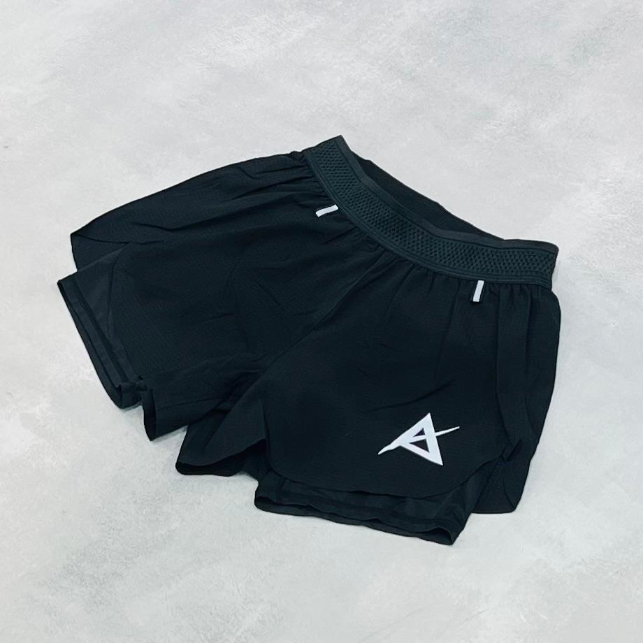 AKIV 2-in-1 Running Shorts 2" with Pockets Unisex | inner tight | Black
AKIV 2合1多功能2"跑步短褲連背袋男女款 | 平腳內膽版 | 黑色