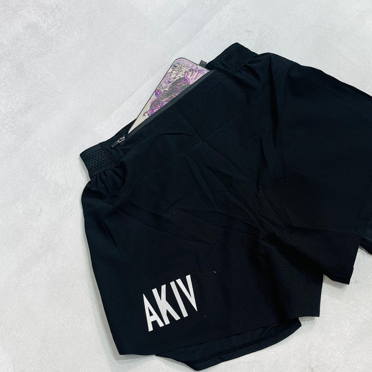 AKIV 2-in-1 Running Shorts 2" with Pockets Unisex | inner tight | Black
AKIV 2合1多功能2"跑步短褲連背袋男女款 | 平腳內膽版 | 黑色