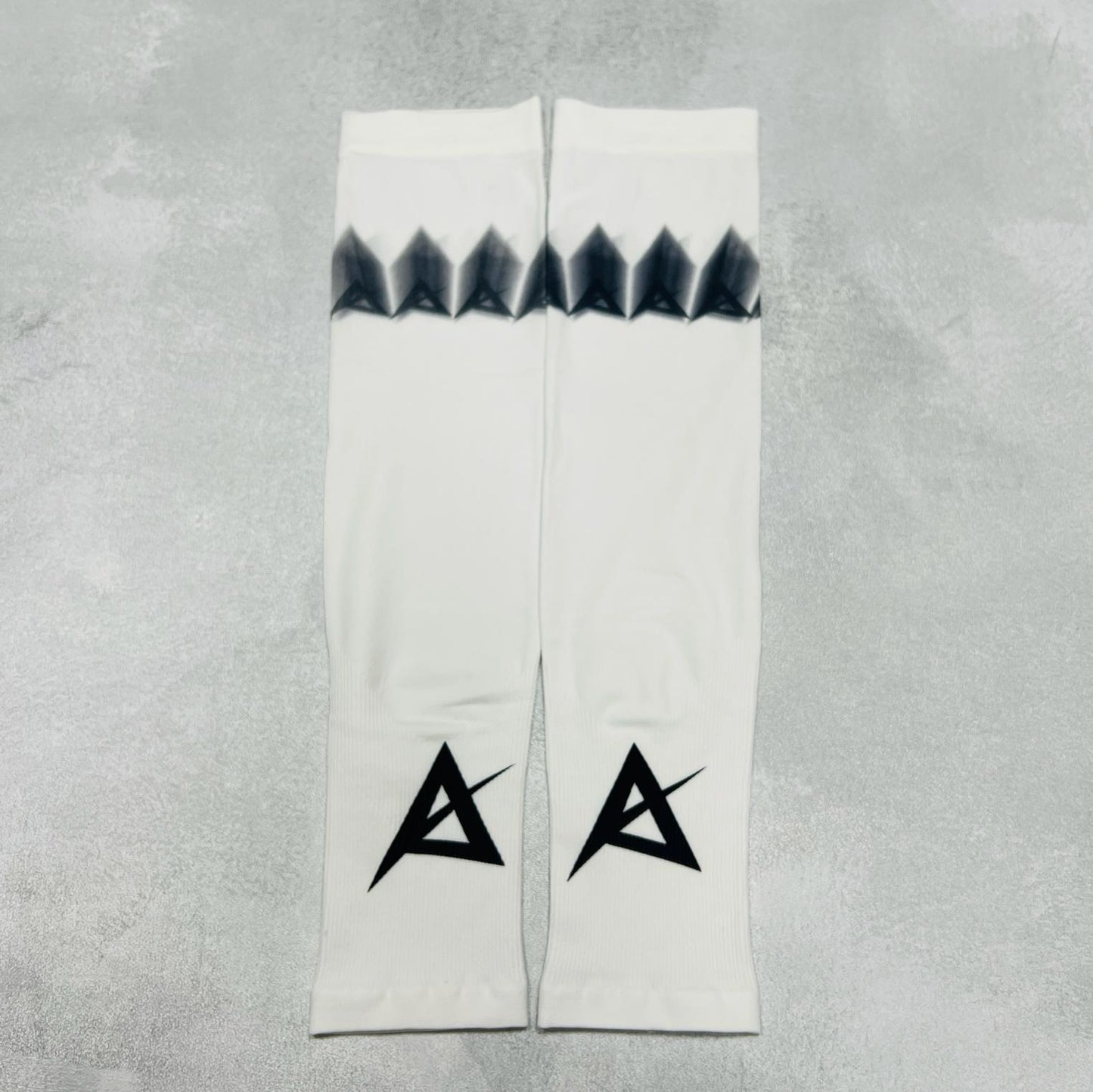 AKIV Flash Lightweight Quick Dry Running Sleeves | White