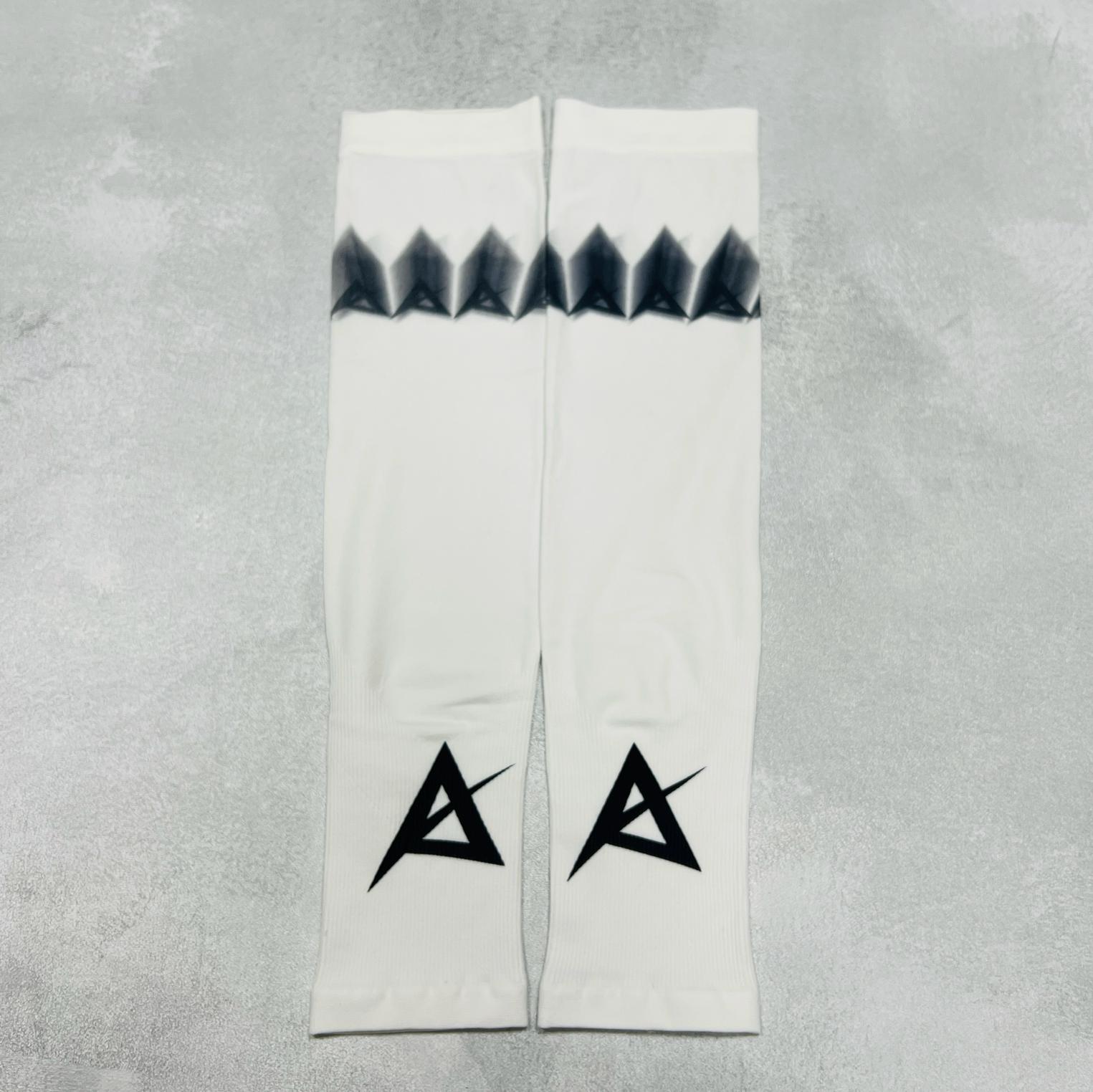 AKIV Flash Lightweight Quick Dry Running Sleeves | White