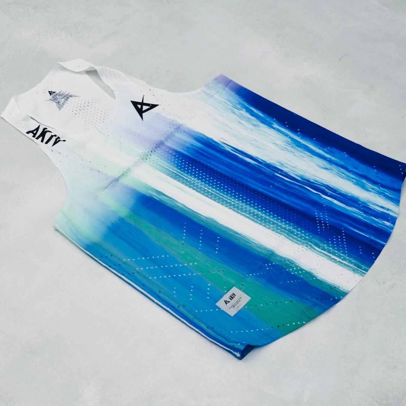 AKIV AeroPro Singlet Unisex | Blue Momentum
AKIV 空力競速背心男女款 | 藍綠軸心漸變