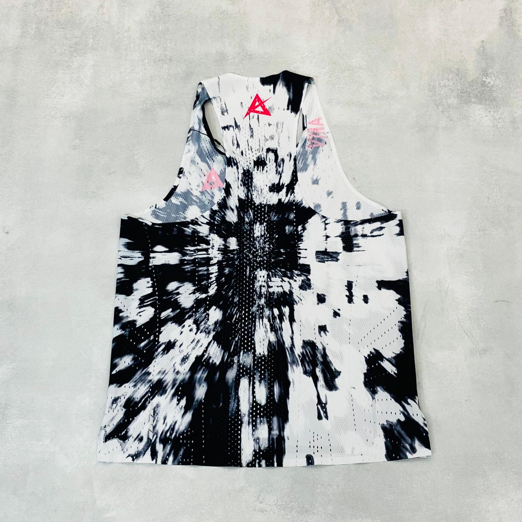 AKIV AeroPro Singlet Unisex | Monochrome Pulse
AKIV 空力競速背心男女款 | 黑白脈衝跑