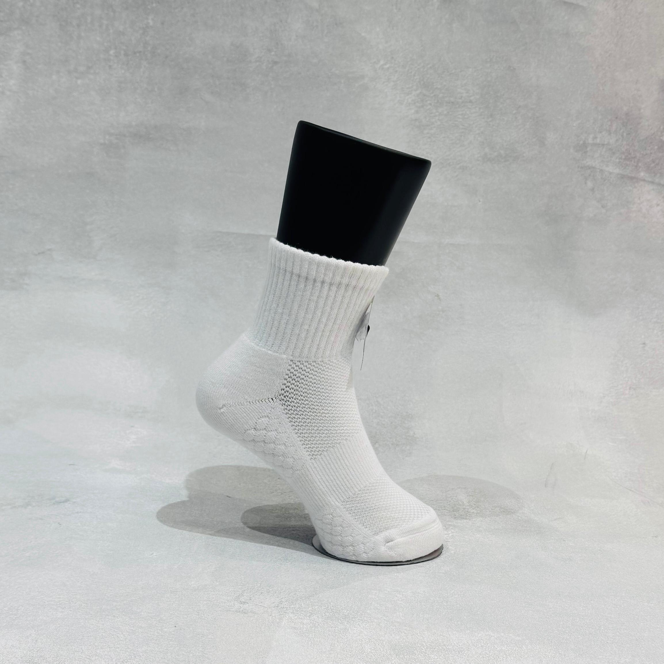 AKIV Mid-Cut Coolmax Running White Socks Unisex | Free Size | Black A Edition
AKIV 中筒Coolmax白色跑步襪男女款 | 均碼 | 黑色A版