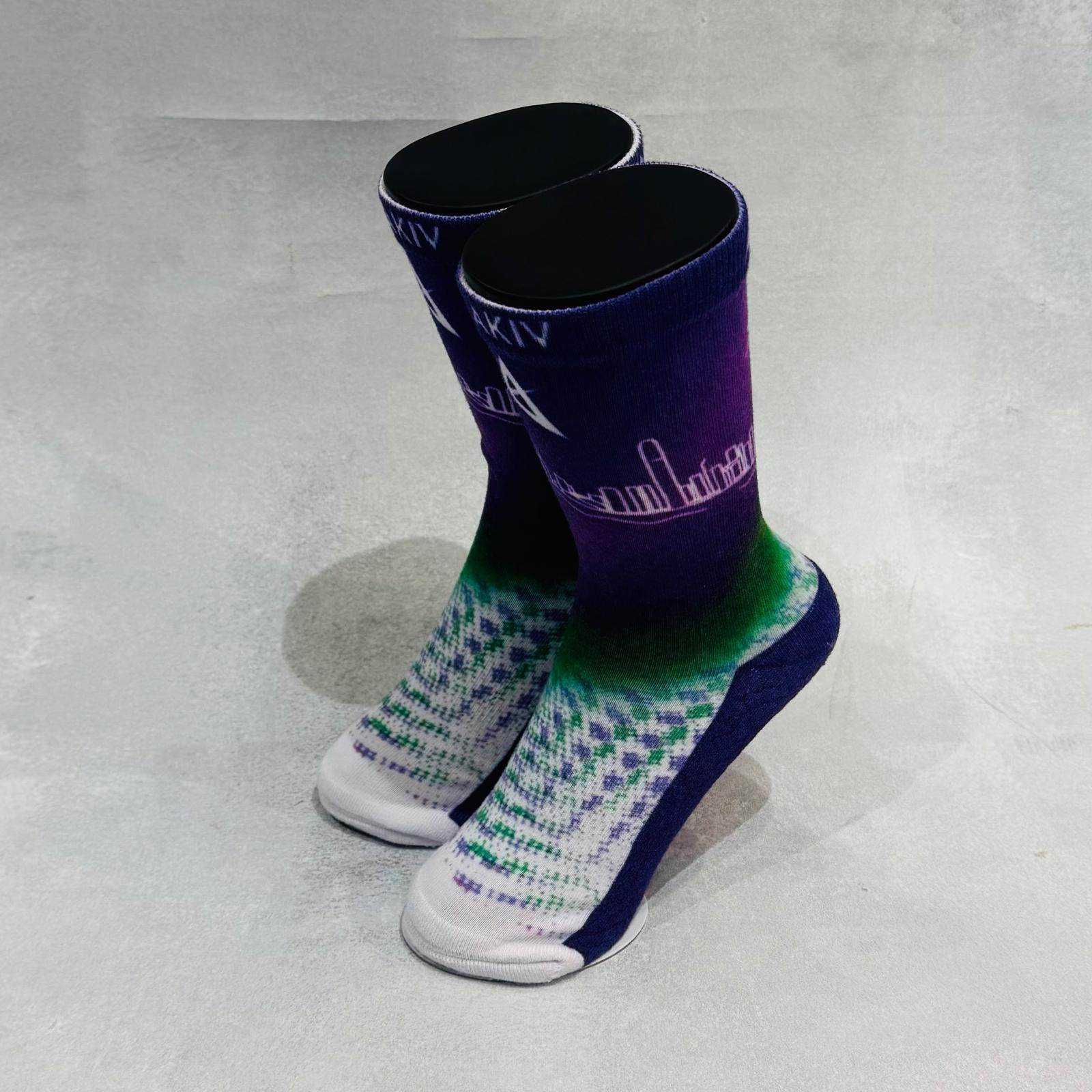 AKIV High-Cut Coolmax Light Cushion Running Socks Unisex | Free Size | Victoria Harbour Glow Run
AKIV 高筒Coolmax輕氣墊跑步襪男女款 | 均碼 | 維港流光