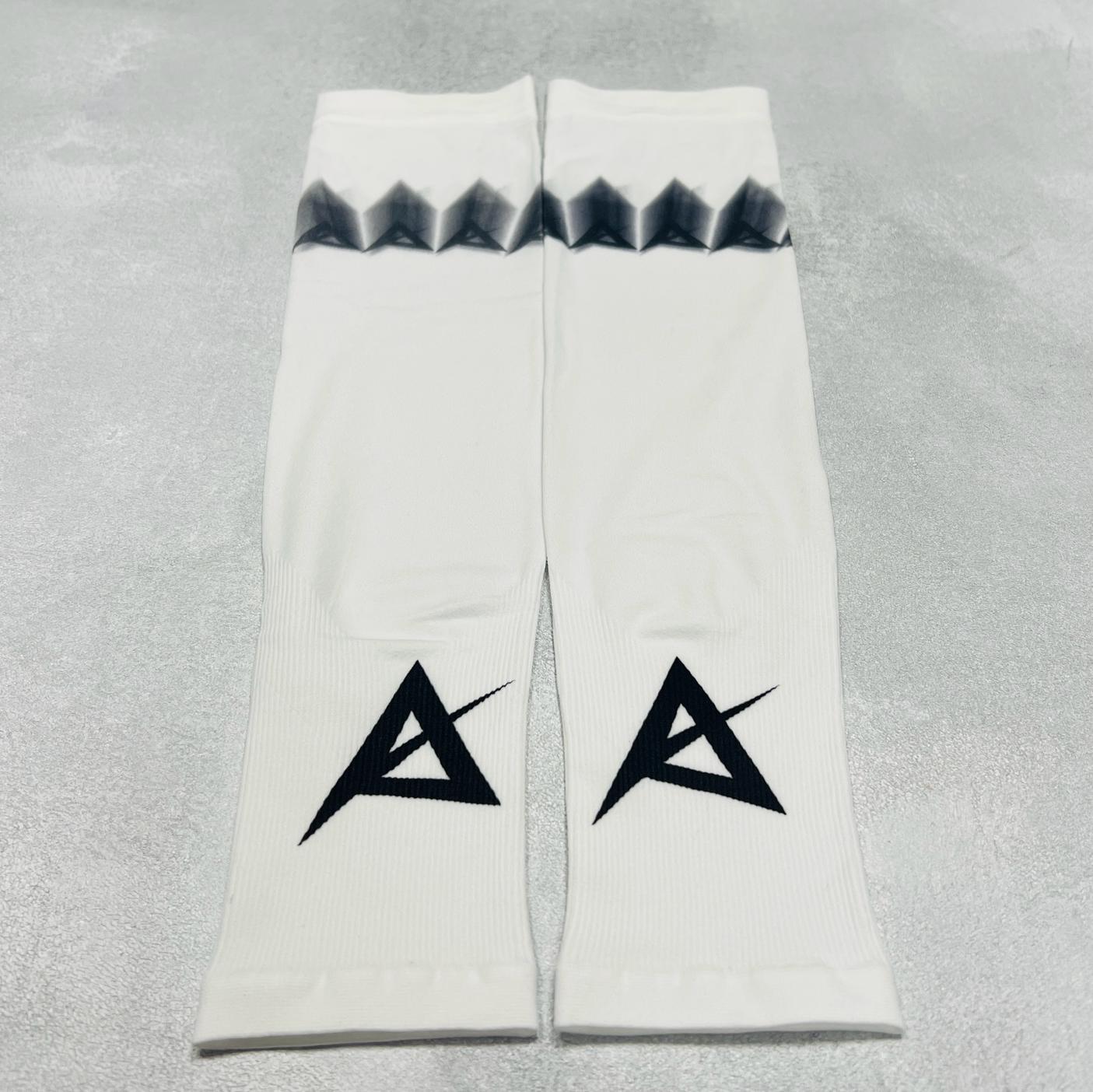 AKIV Flash Lightweight Quick Dry Running Sleeves | White