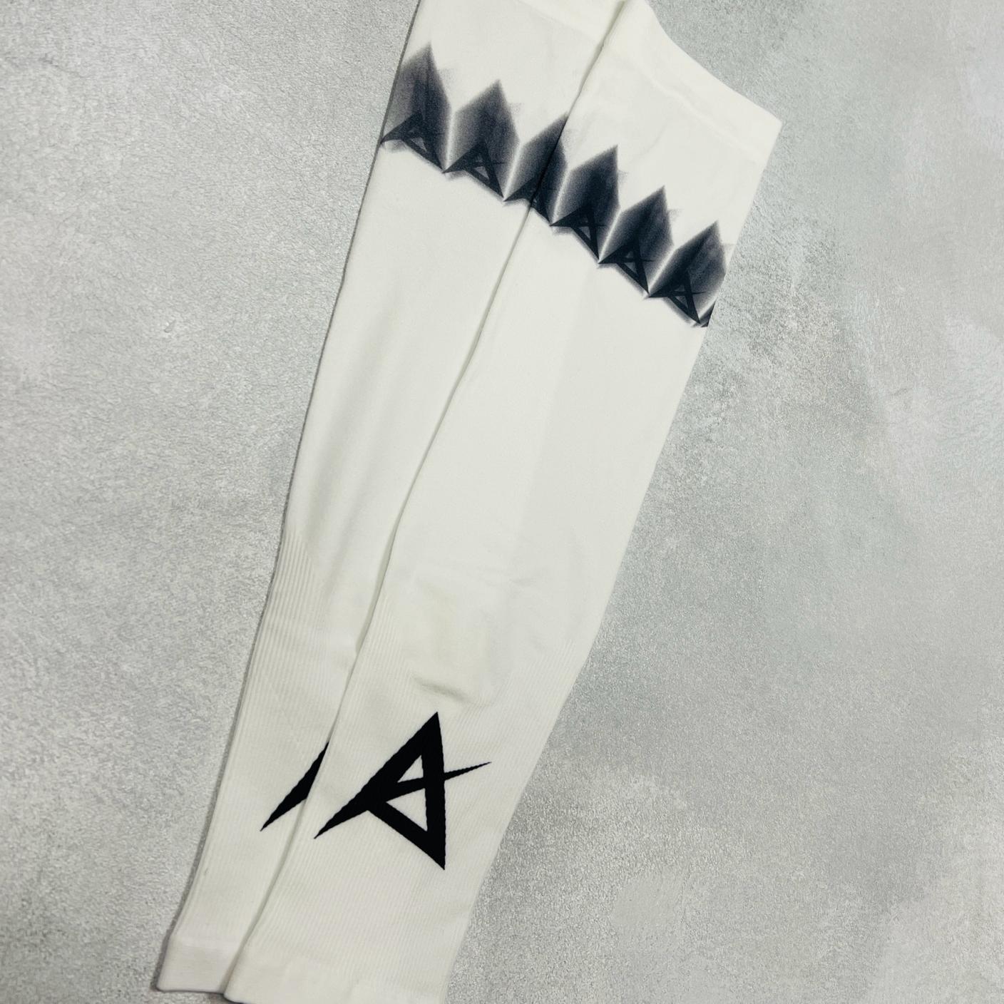 AKIV Flash Lightweight Quick Dry Running Sleeves | White