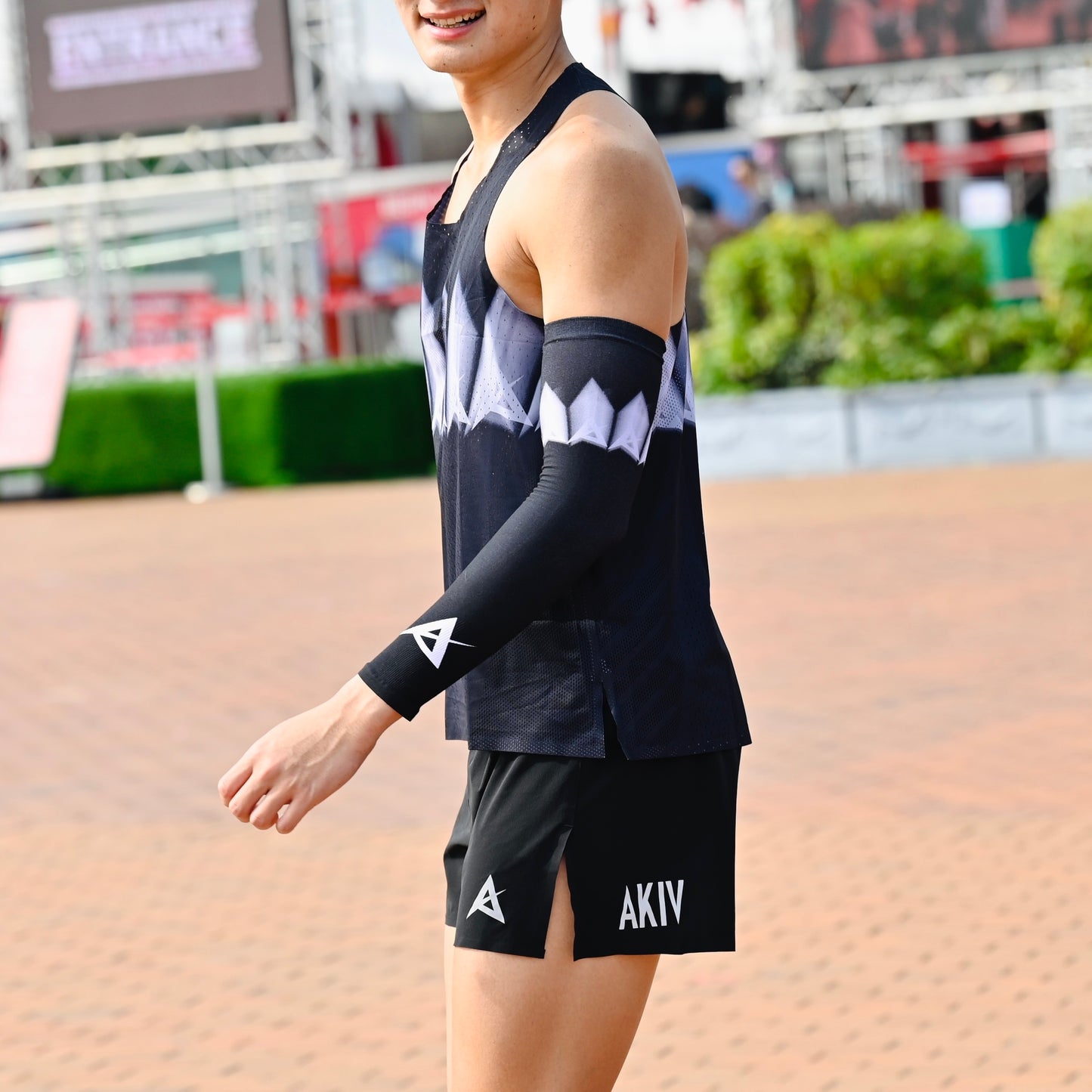AKIV Flash Lightweight Quick Dry Running Sleeves | Black