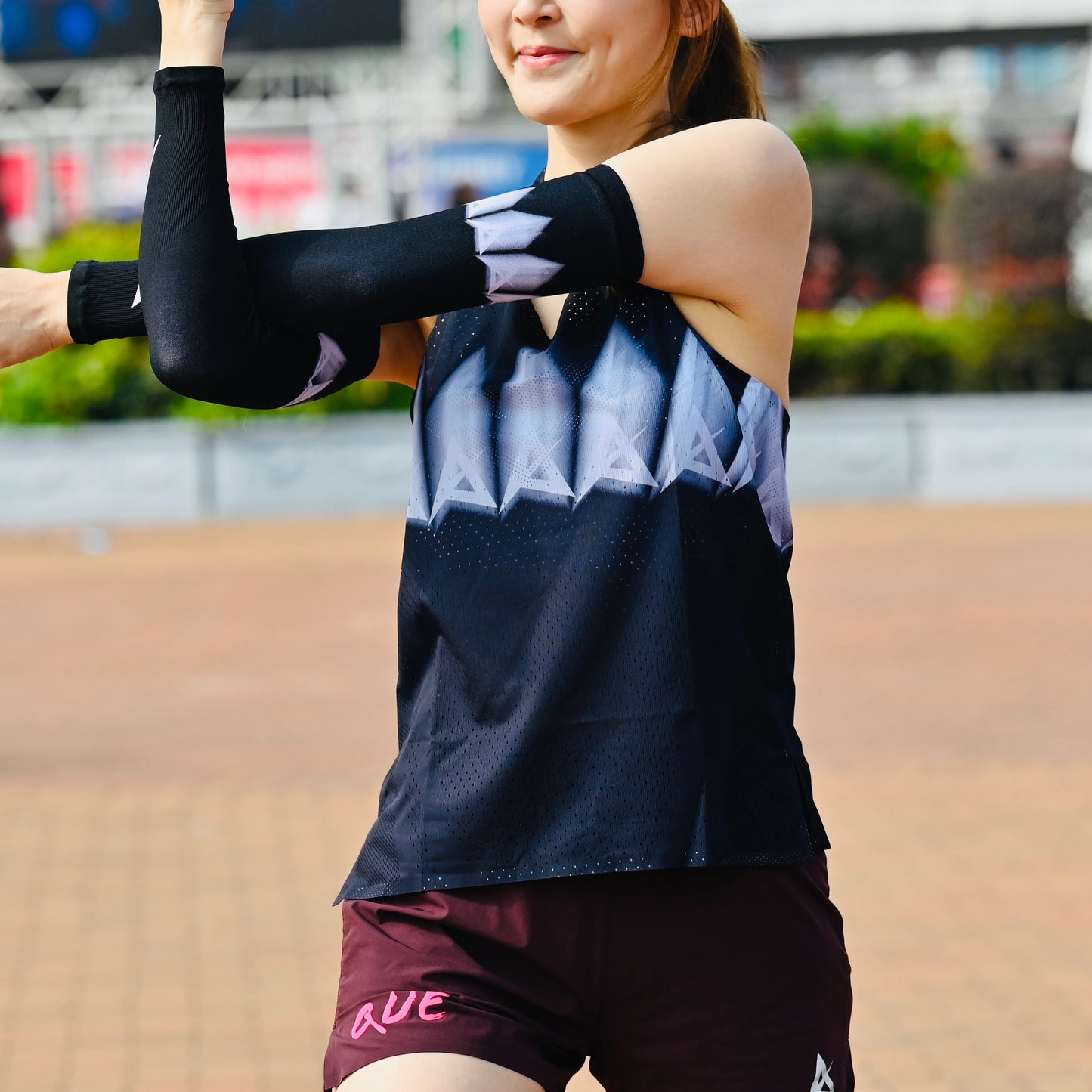AKIV Flash Lightweight Quick Dry Running Sleeves | Black