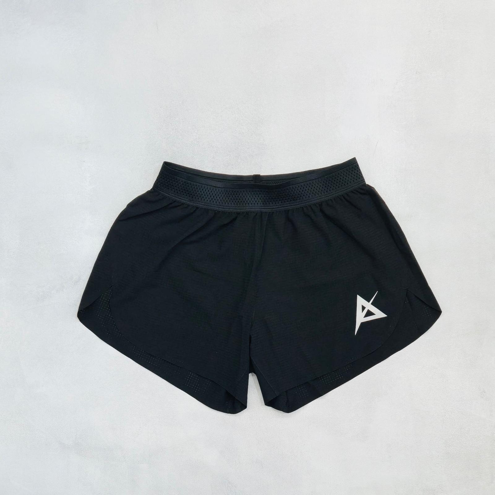 AKIV 2" Running Shorts with Hidden Patch Pockets Unisex | Triangular inner | Black
AKIV 2" 跑步褲連隱藏式內袋男女款 | 三角內膽版 | 黑色