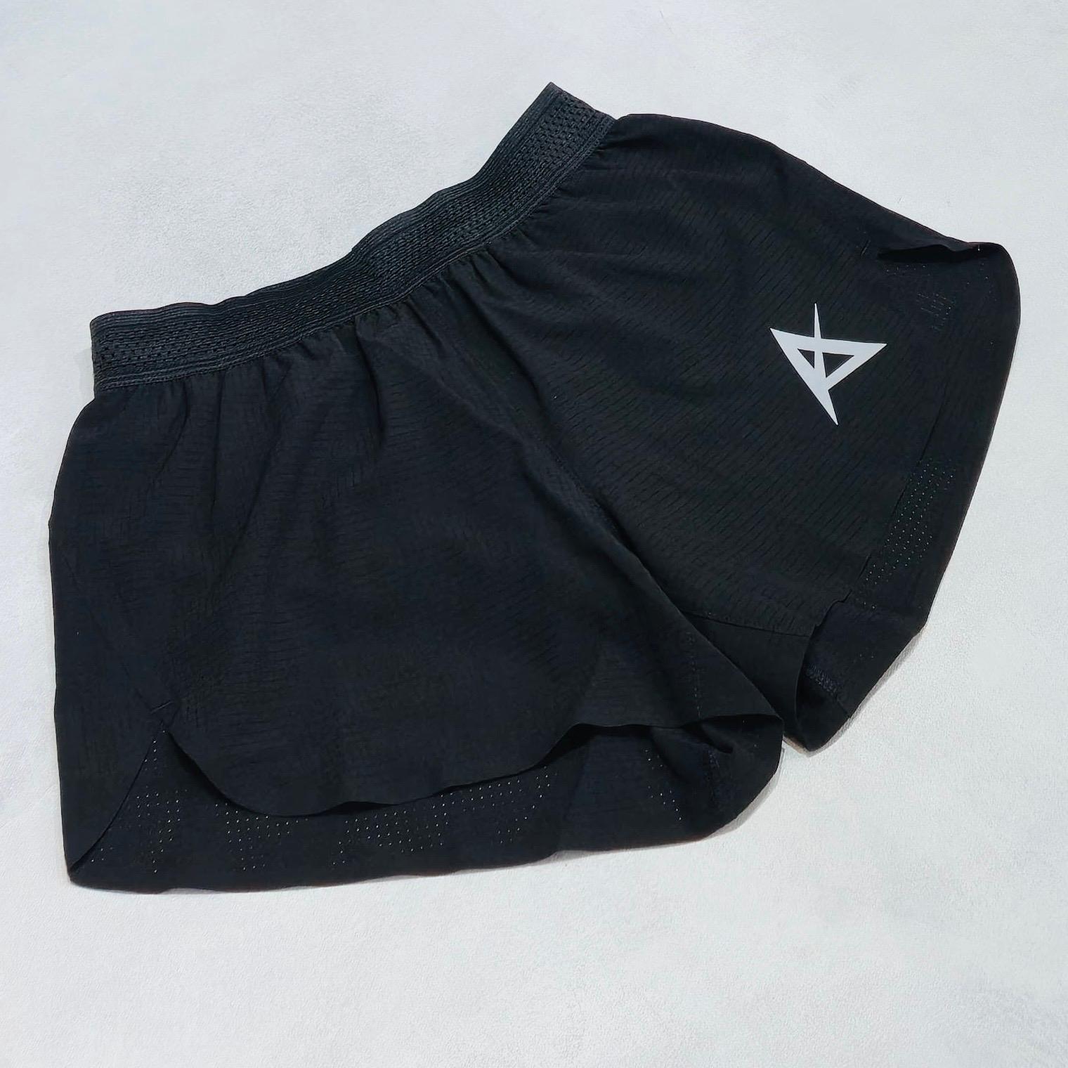 AKIV 2" Running Shorts with Hidden Patch Pockets Unisex | Triangular inner | Black
AKIV 2" 跑步褲連隱藏式內袋男女款 | 三角內膽版 | 黑色