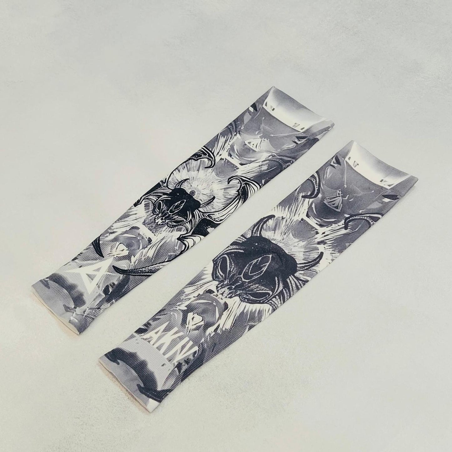 AKIV Lightweight Quick Dry Running Sleeves | Black Angel Evil
AKIV 輕盈快乾跑步手袖 | 黑天使魔鬼