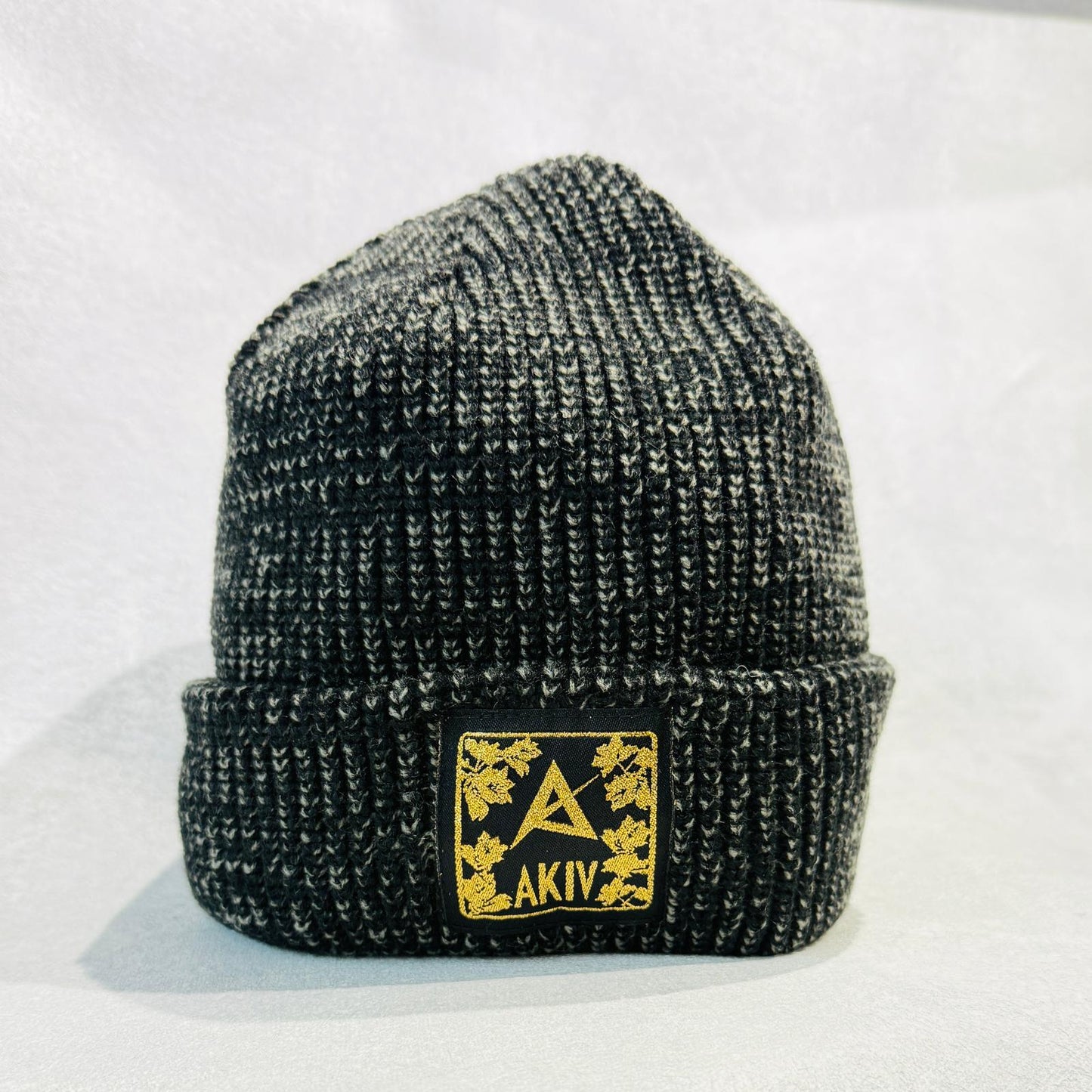AKIV Cuffed Beanie | Bauhinia | Black
AKIV 針織毛帽 | 紫荊花系列| 黑色