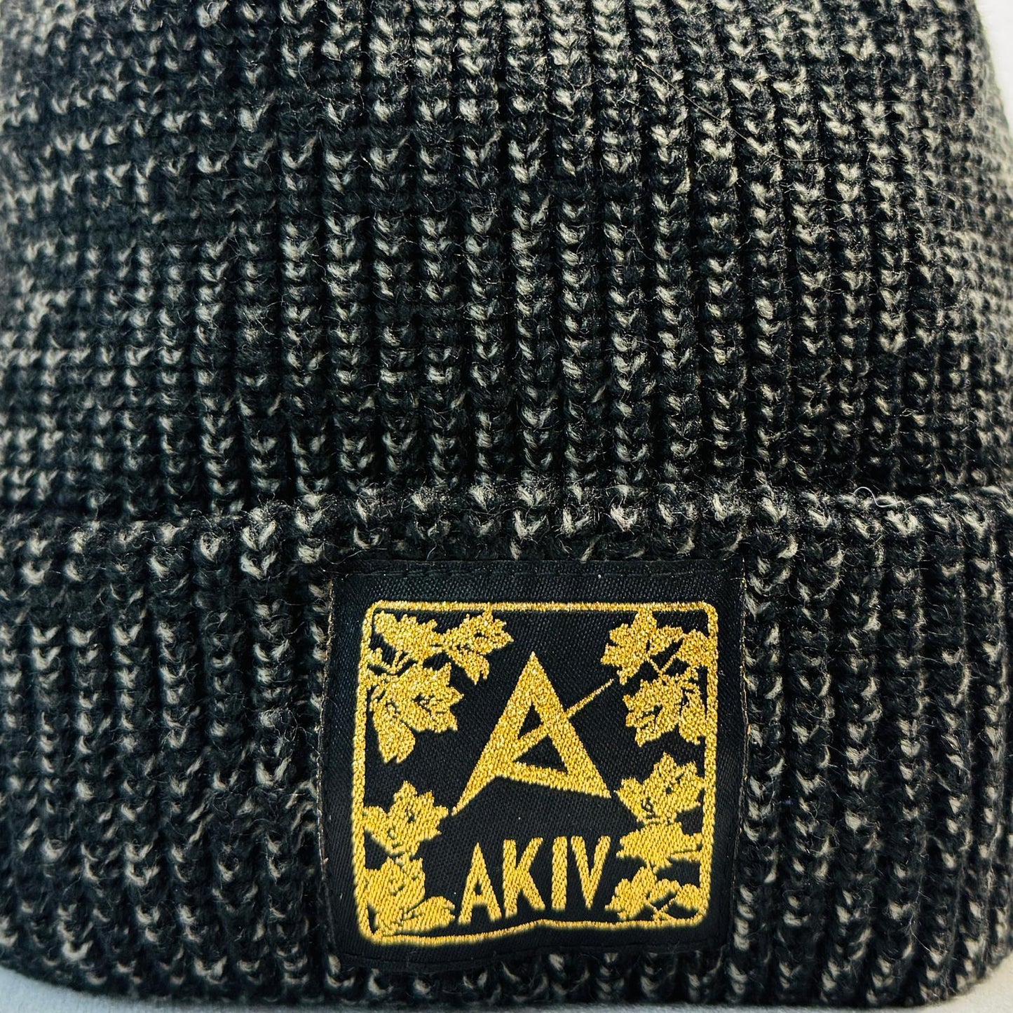 AKIV Cuffed Beanie | Bauhinia | Black
AKIV 針織毛帽 | 紫荊花系列| 黑色
