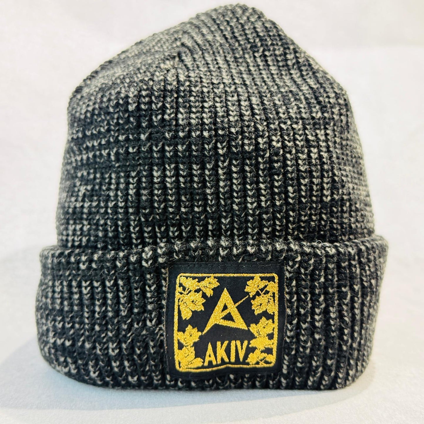 AKIV Cuffed Beanie | Bauhinia | Black
AKIV 針織毛帽 | 紫荊花系列| 黑色