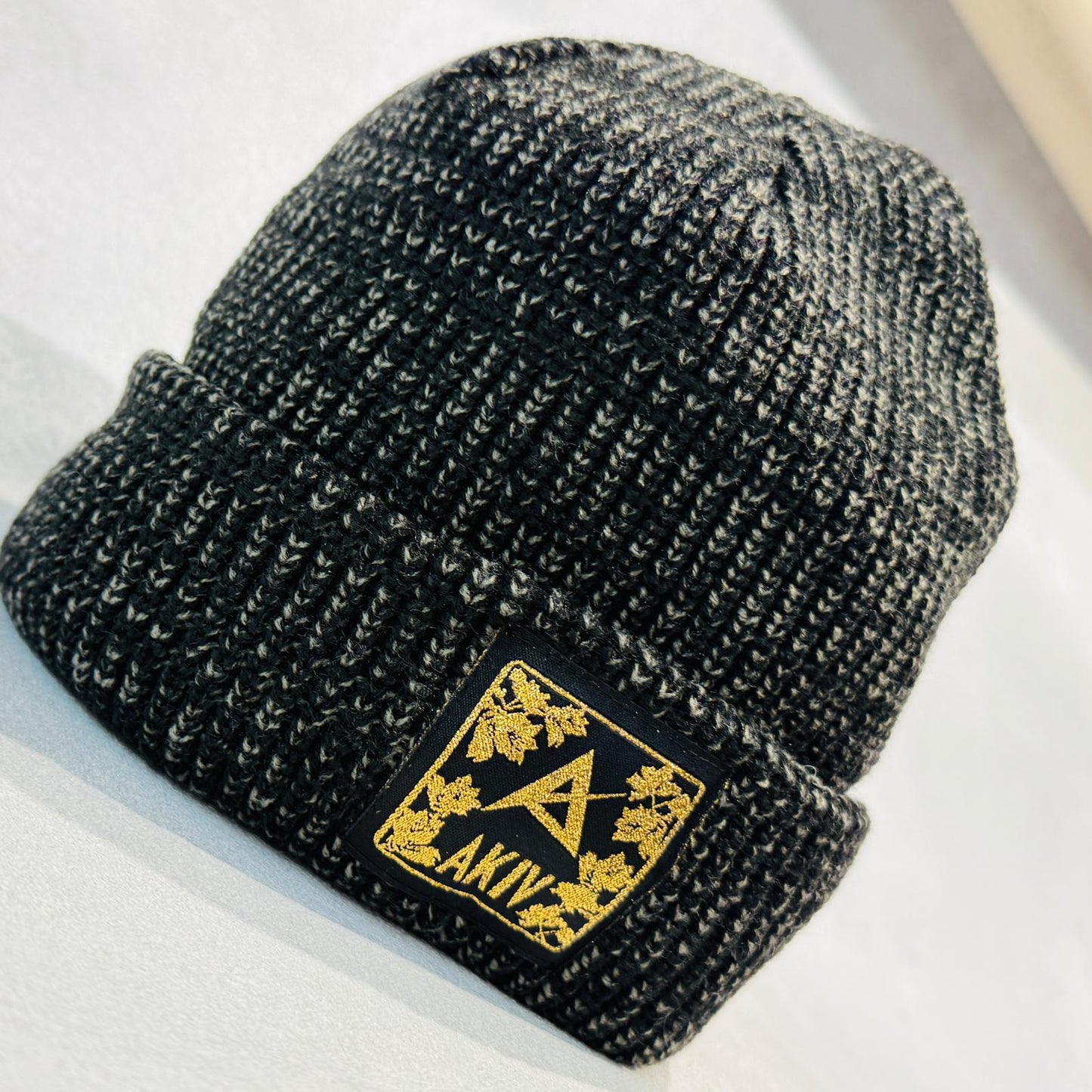 AKIV Cuffed Beanie | Bauhinia | Black
AKIV 針織毛帽 | 紫荊花系列| 黑色