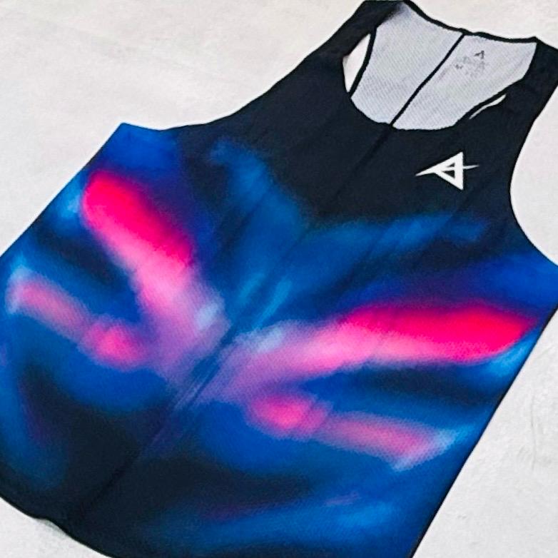 AKIV Elite Singlet Unisex | Phantom Pulse
AKIV 精英比賽背心男女款 | 幻脈