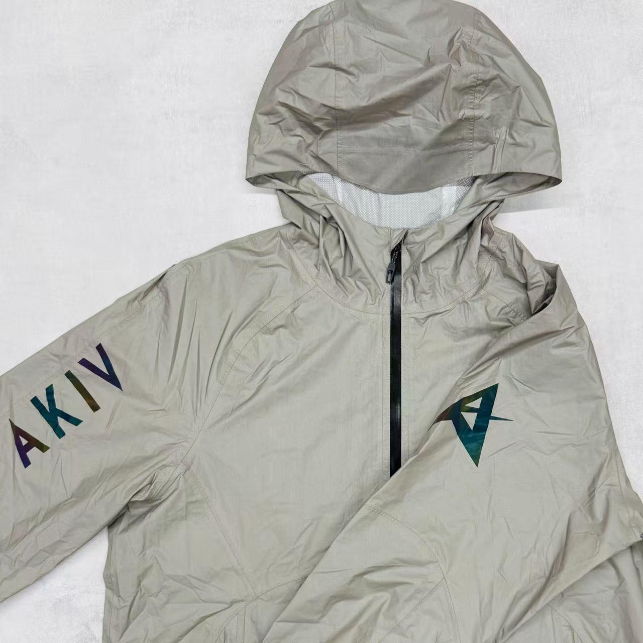 AKIV Stratus 20K Shell Packable Jacket Unisex | Greige
AKIV 雲跡 20K 機能收納式風褸男女款 | 霧灰卡其
