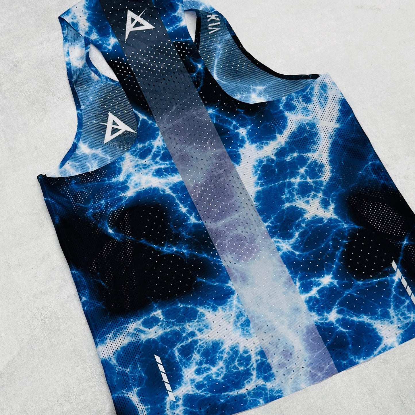 AKIV Elite Singlet Unisex | Lightning Blue
AKIV 精英比賽背心男女款 | 藍閃電
