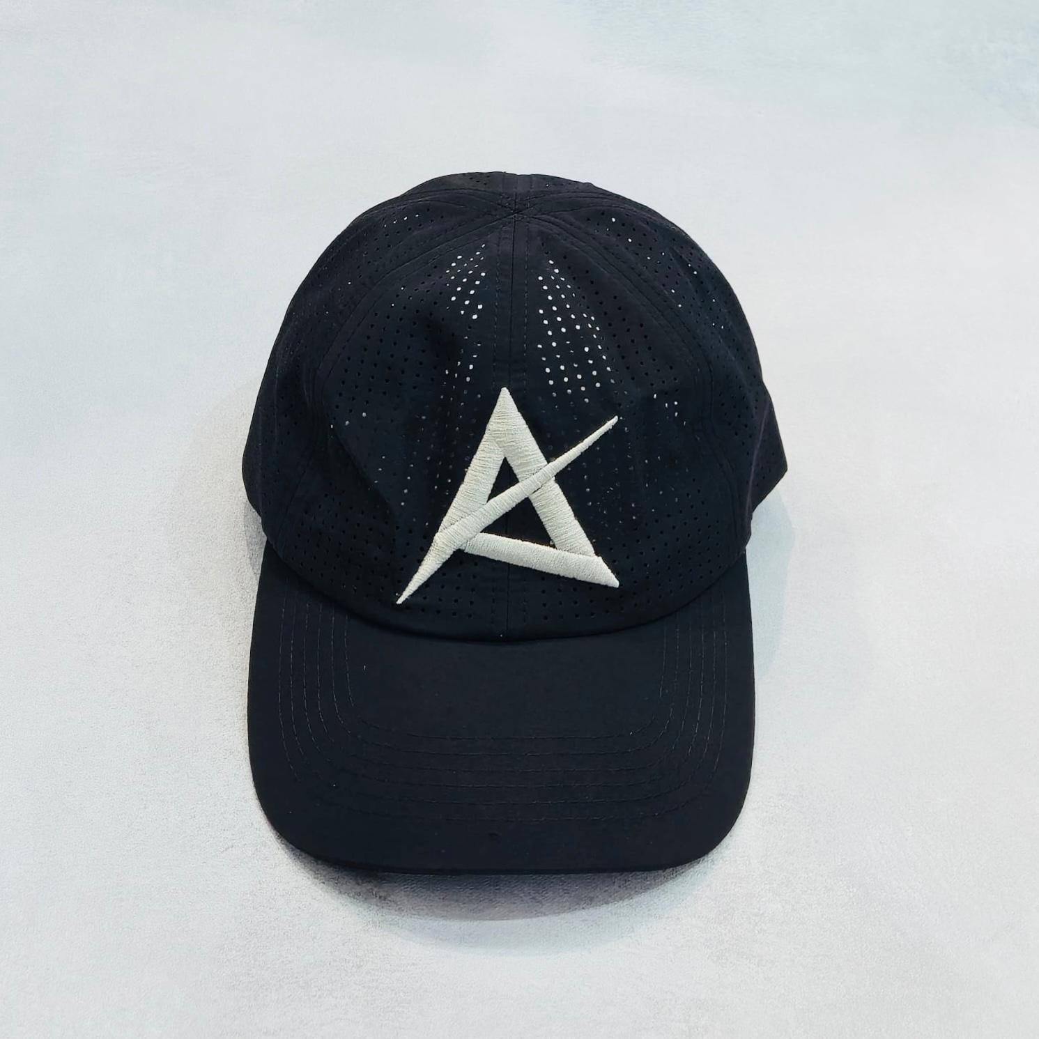 AKIV Running Pro Black Cap | Embroidery Silver A Edition
AKIV 輕盈透汗黑色運動帽 | 刺繡銀色A版