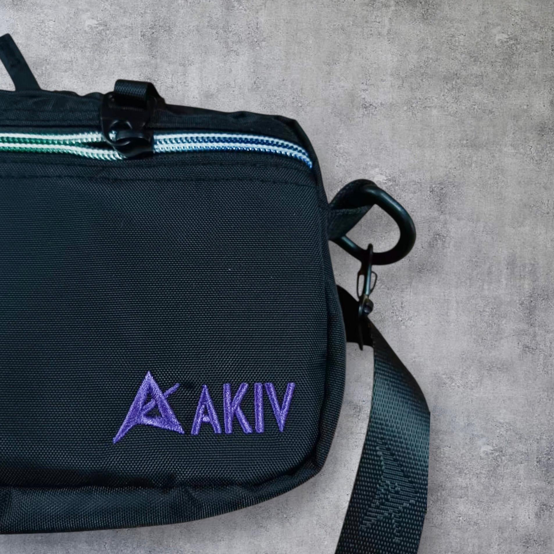 AKIV Sling Bag | Limited Edition | Black
AKIV 刺繡版斜孭袋 | 限量版 | 黑色