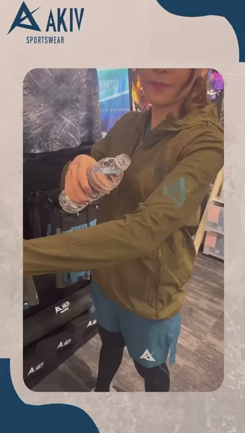 AKIV Running Breathable Waterproof Packable Jacket Unisex | Army Green video AKIV跑步透氣防水收納式風褸男女款 | 軍綠色