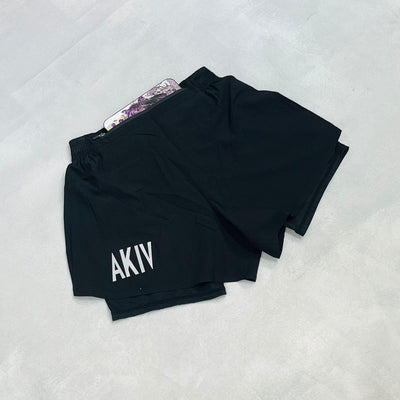AKIV 2-in-1 Running Shorts 2" with Pockets Unisex | inner tight | Black
AKIV 2合1多功能2"跑步短褲連背袋男女款 | 平腳內膽版 | 黑色
