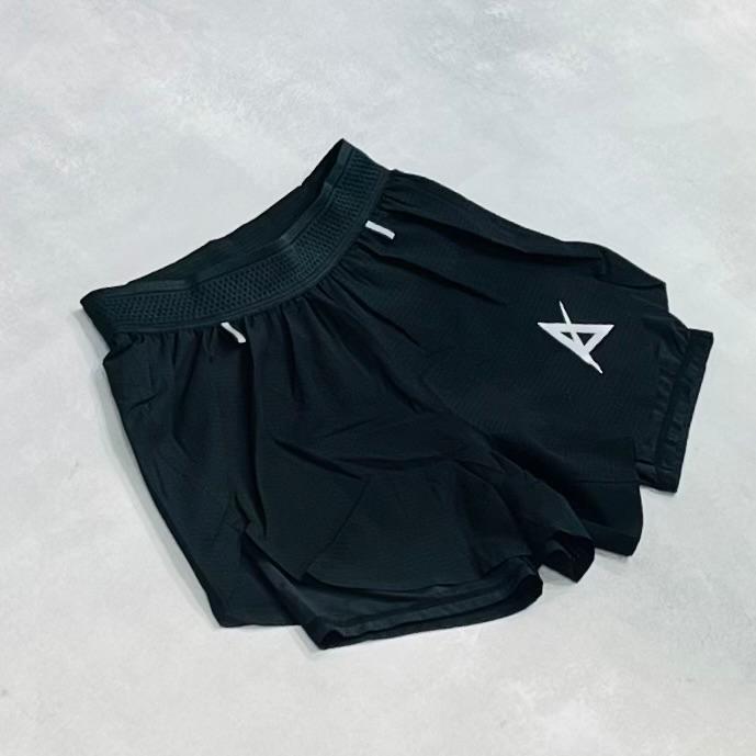 AKIV 2-in-1 Running Shorts 2" with Pockets Unisex | inner tight | Black
AKIV 2合1多功能2"跑步短褲連背袋男女款 | 平腳內膽版 | 黑色