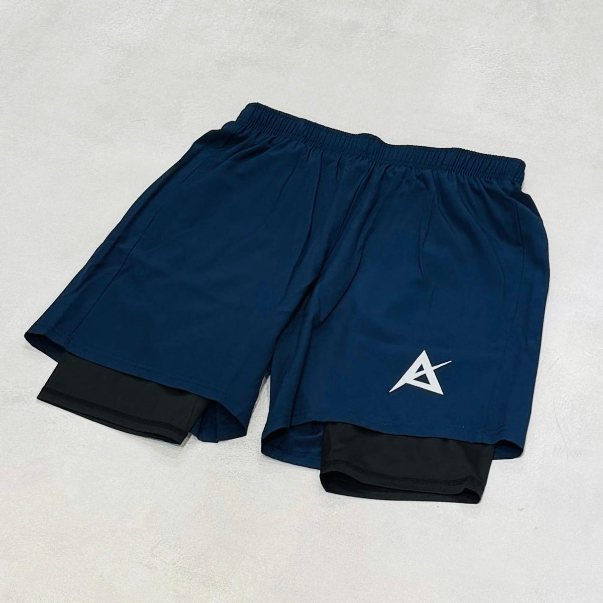 AKIV  2-in-1 Training Shorts Unisex | Deep Ocean Blue
AKIV 二合一訓練短褲男女款 | 深海藍