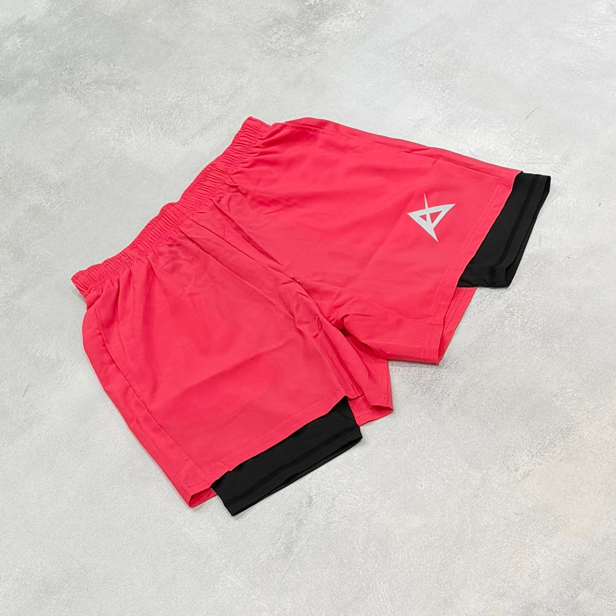 AKIV  2-in-1 Training Shorts Unisex | Flame Red
AKIV 二合一訓練短褲男女款 | 熾焰紅