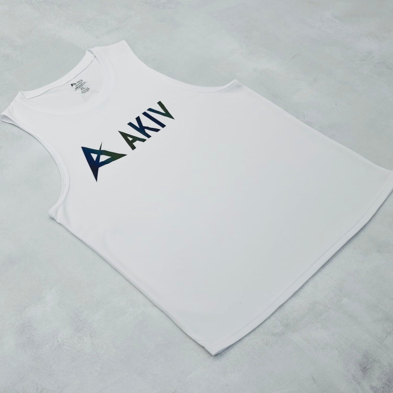 AKIV Ultralight Tank Top Unisex | White 
AKIV 超輕訓練無袖背心男女款 | 白色