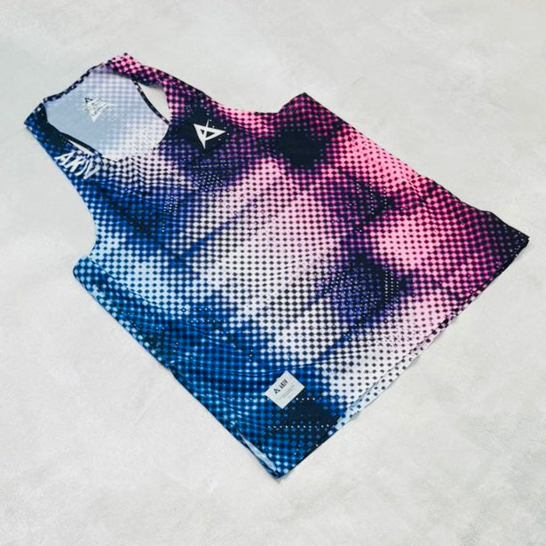 AKIV AeroPro Singlet Unisex | Neon Pixel
AKIV 空力競速背心男女款 | 霓虹像素