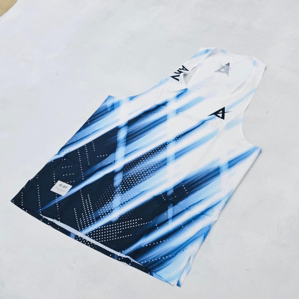 AKIV AeroPro Singlet Unisex | Blue Velocity
AKIV 空力競速背心男女款 | 藍焰光影
