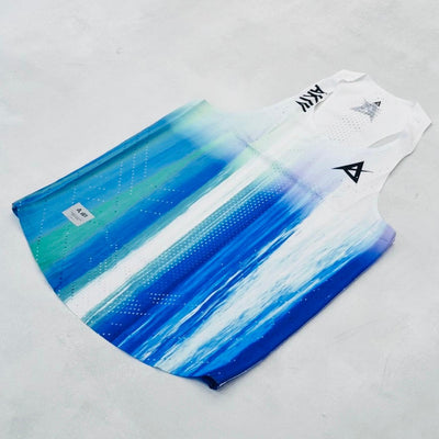 AKIV AeroPro Singlet Unisex | Blue Momentum
AKIV 空力競速背心男女款 | 藍綠軸心漸變