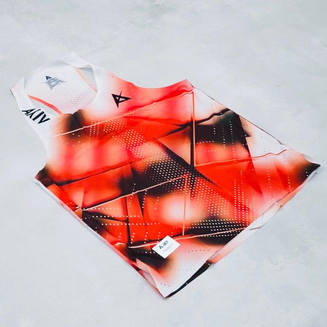 AKIV AeroPro Singlet Unisex | Urban Flame Racer
AKIV 空力競速背心男女款 | 都會烈焰競速