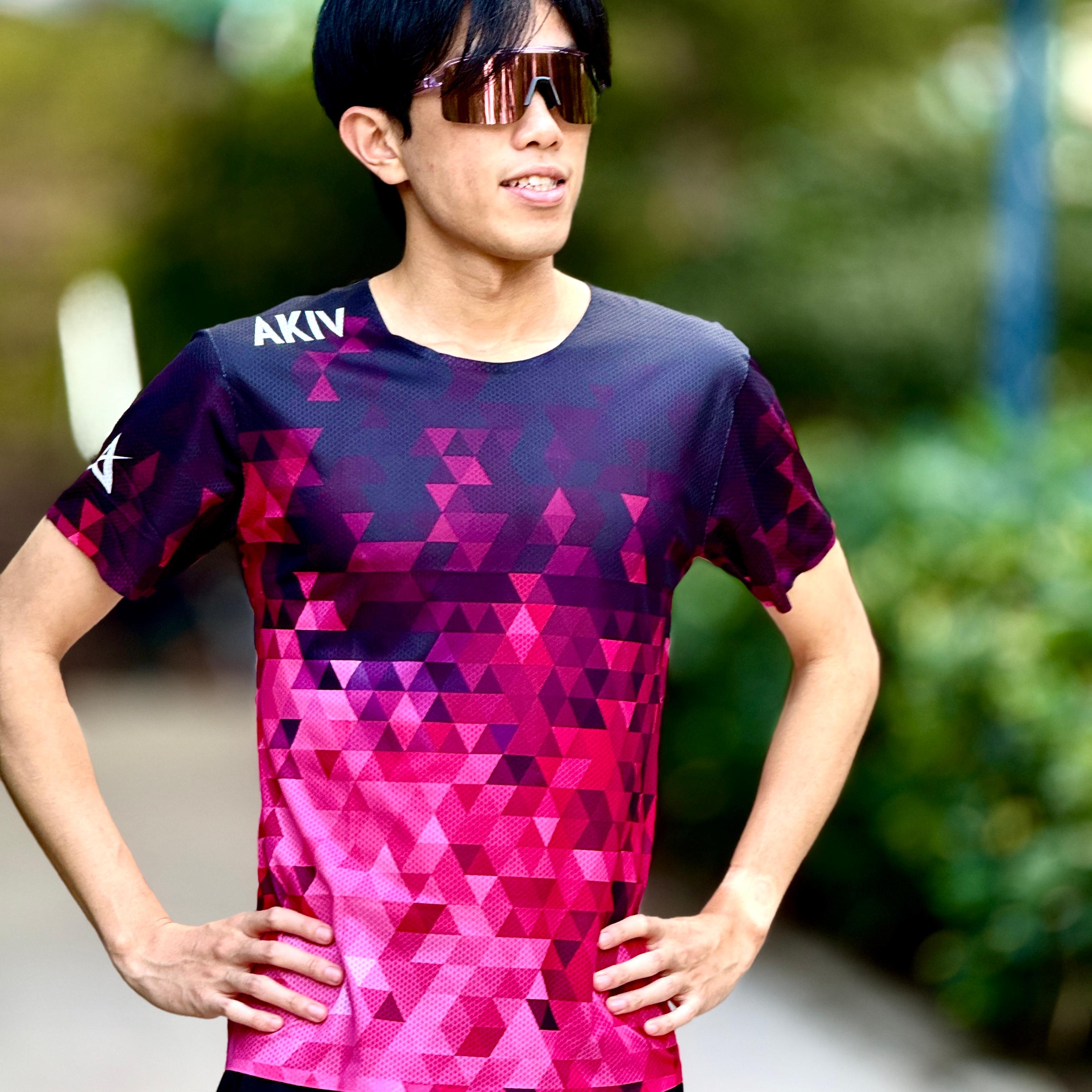 AKIV Ultralight Training Layered Cubic Diamond T-Shirt Unisex | Black to Rose Red Gradient
AKIV 超輕訓練菱格層疊立方T恤男女款 | 黑玫紅色漸變