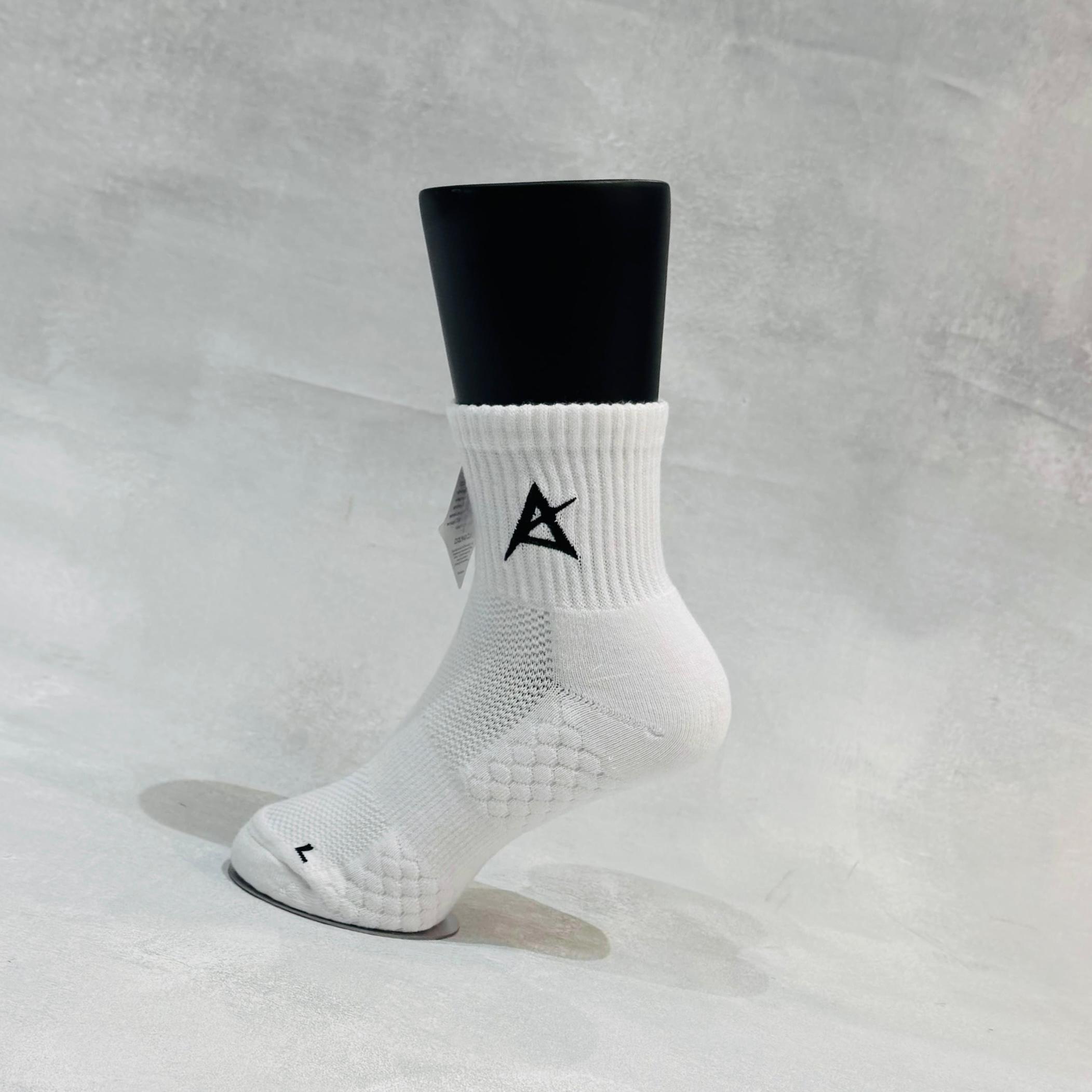 AKIV Mid-Cut Coolmax Running White Socks Unisex | Free Size | Black A Edition
AKIV 中筒Coolmax白色跑步襪男女款 | 均碼 | 黑色A版