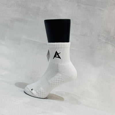 AKIV Mid-Cut Coolmax Running White Socks Unisex | Free Size | Black A Edition
AKIV 中筒Coolmax白色跑步襪男女款 | 均碼 | 黑色A版
