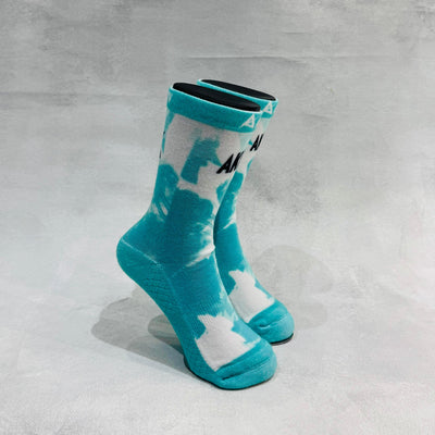 AKIV High-Cut Coolmax Light Cushion Running Socks Unisex | Free Size | Lake Emerald Shadow
AKIV 高筒Coolmax輕氣墊跑步襪男女款 | 均碼 | 翡翠湖畔影