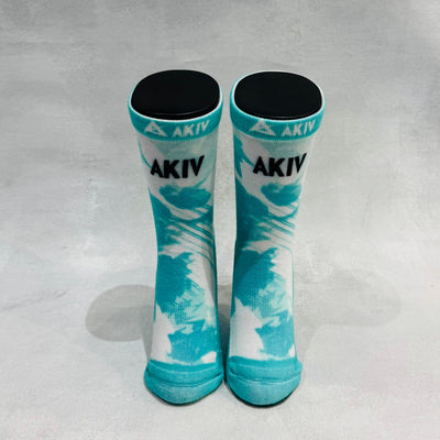 AKIV High-Cut Coolmax Light Cushion Running Socks Unisex | Free Size | Lake Emerald Shadow
AKIV 高筒Coolmax輕氣墊跑步襪男女款 | 均碼 | 翡翠湖畔影