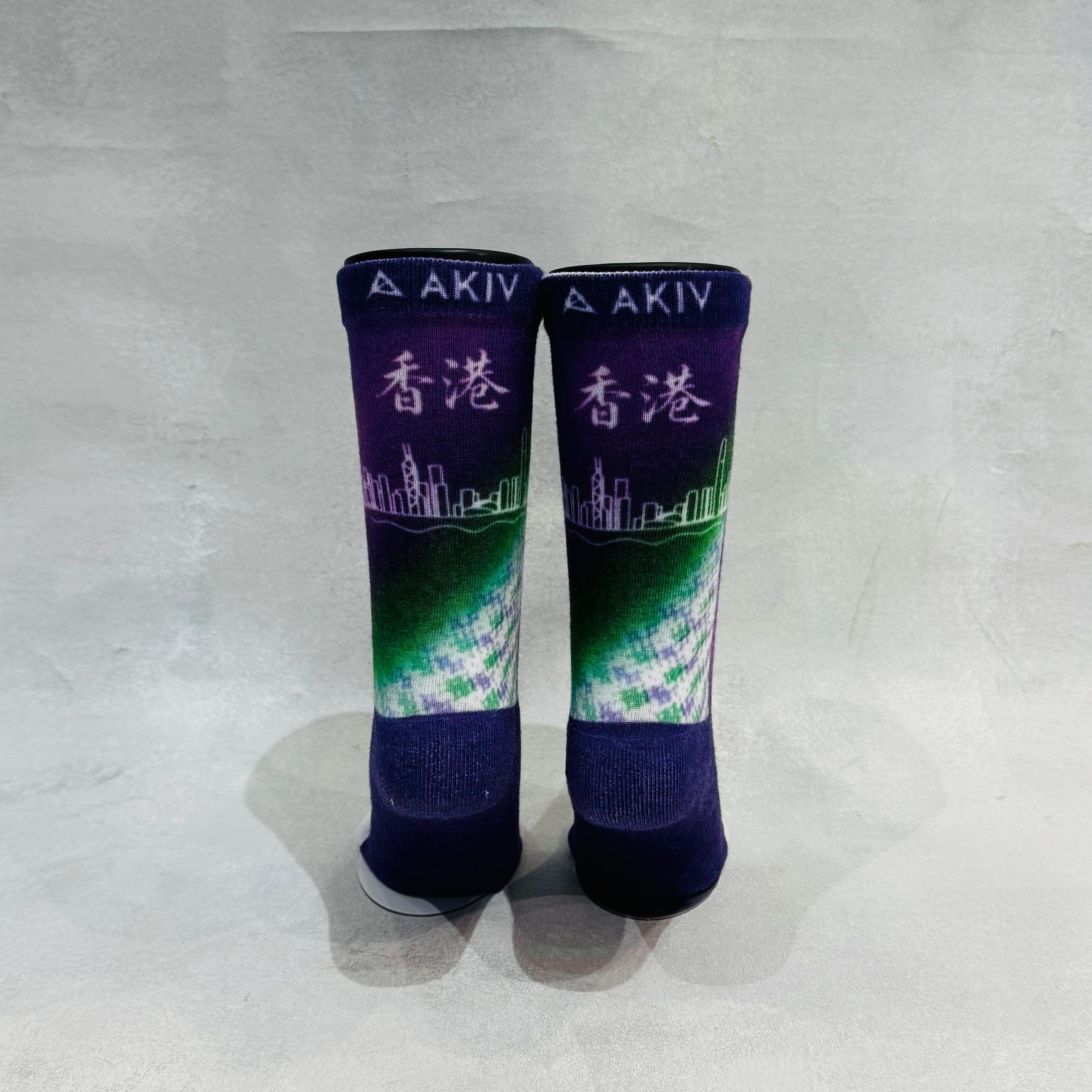 AKIV High-Cut Coolmax Light Cushion Running Socks Unisex | Free Size | Victoria Harbour Glow Run
AKIV 高筒Coolmax輕氣墊跑步襪男女款 | 均碼 | 維港流光