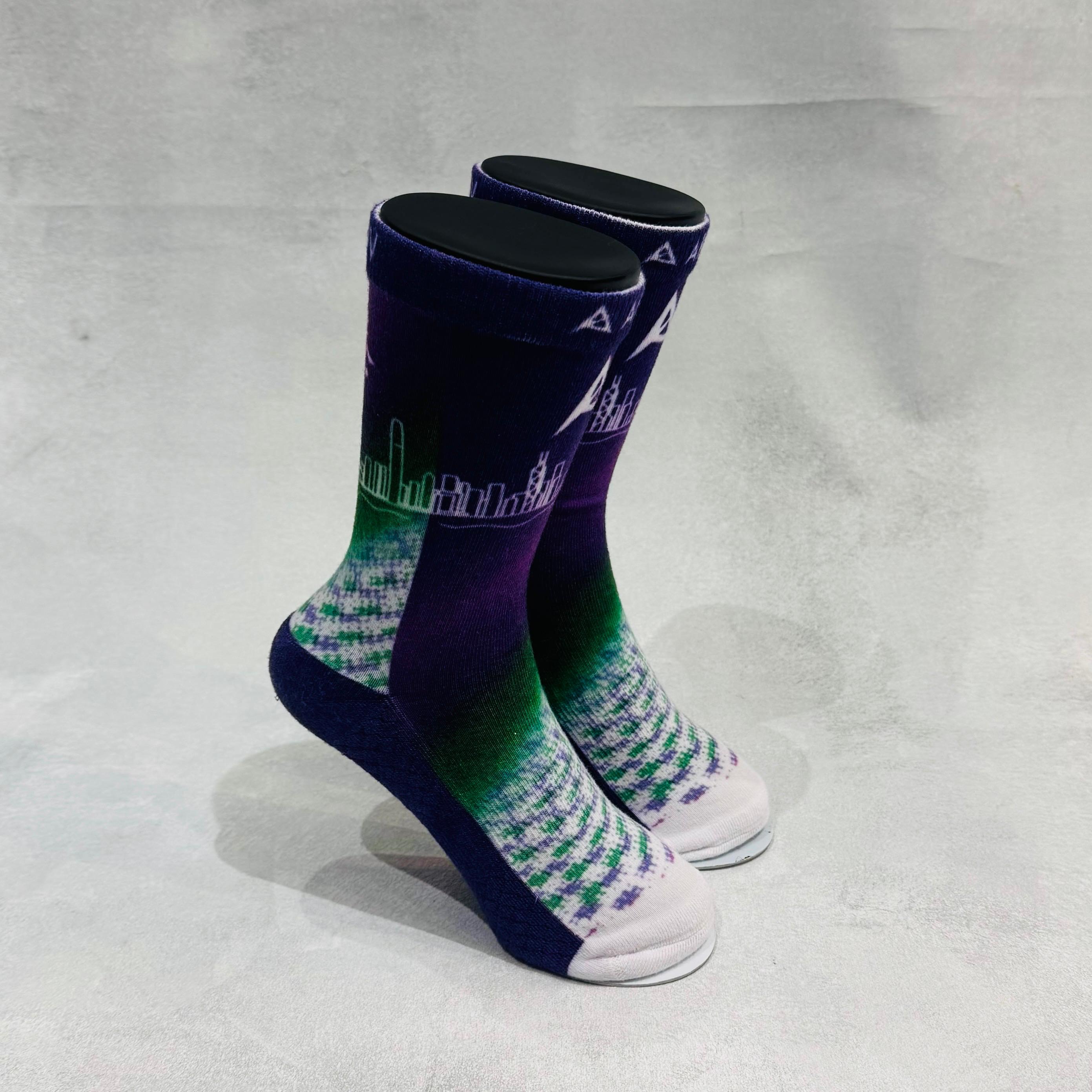 AKIV High-Cut Coolmax Light Cushion Running Socks Unisex | Free Size | Victoria Harbour Glow Run
AKIV 高筒Coolmax輕氣墊跑步襪男女款 | 均碼 | 維港流光