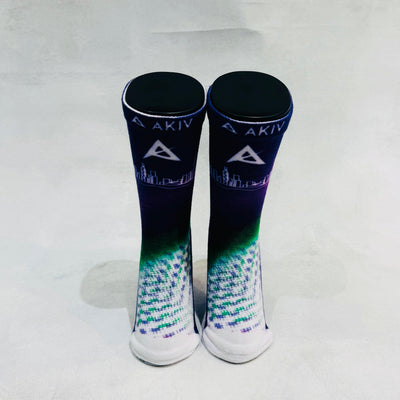 AKIV High-Cut Coolmax Light Cushion Running Socks Unisex | Free Size | Victoria Harbour Glow Run
AKIV 高筒Coolmax輕氣墊跑步襪男女款 | 均碼 | 維港流光