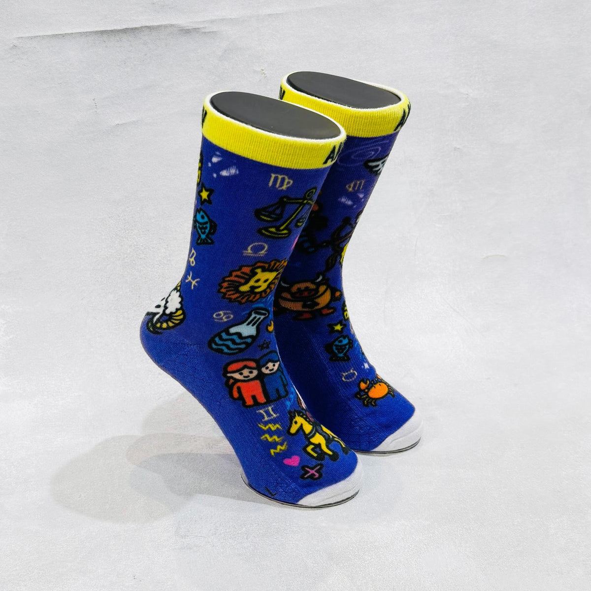 AKIV High-Cut Coolmax Light Cushion Running Socks Unisex | Free Size | Zodiac Party
AKIV 高筒Coolmax輕氣墊跑步襪男女款 | 均碼 | 星座派對