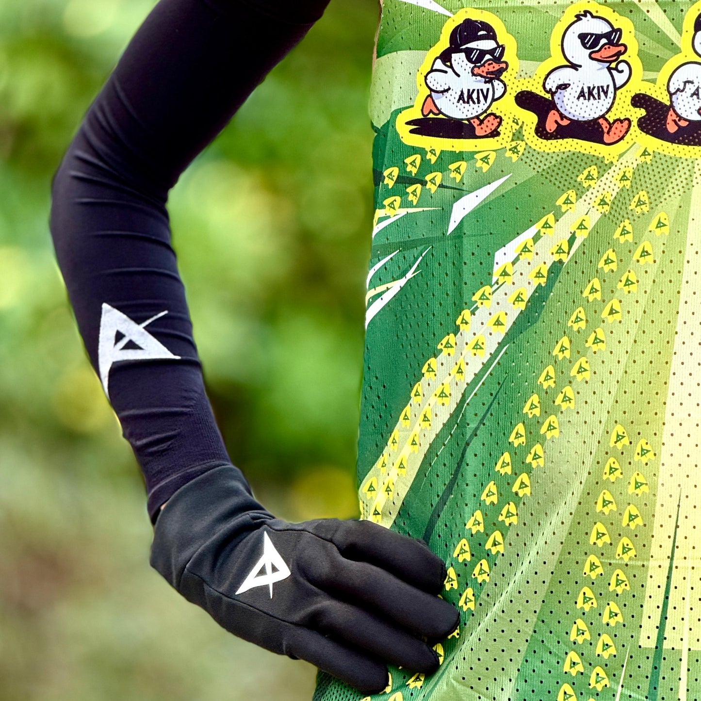 AKIV Lightweight Quick Dry Running Sleeves | Vintage | Black