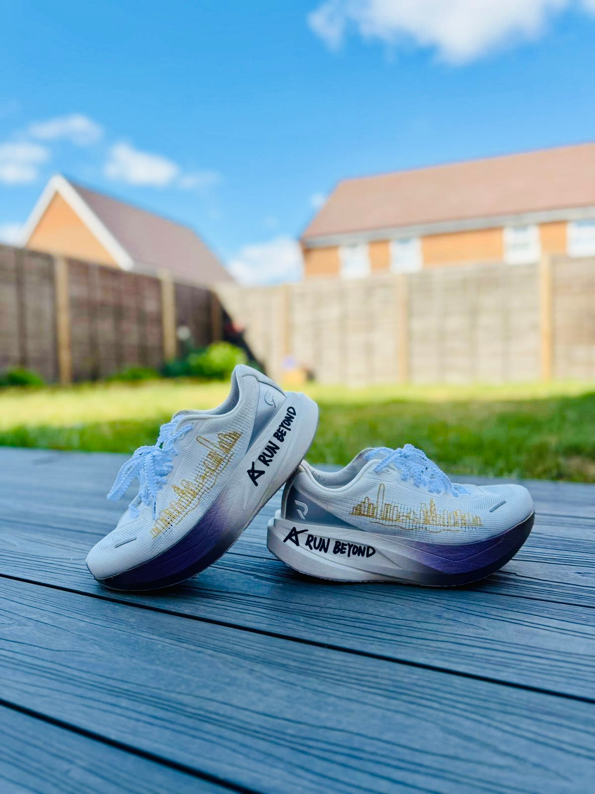AKIV x Dynafish Xiaonian Hong Kong Special Edition Running Shoes
