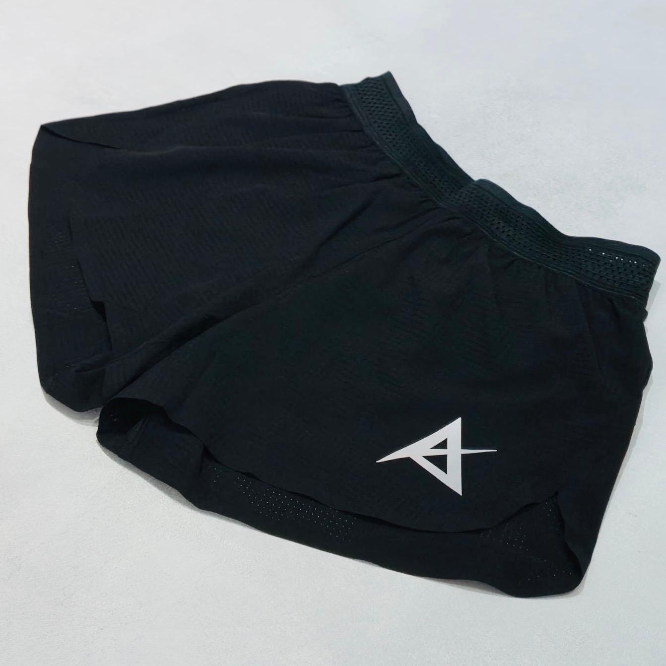 AKIV 2" Running Shorts with Hidden Patch Pockets Unisex | Triangular inner | Black
AKIV 2" 跑步褲連隱藏式內袋男女款 | 三角內膽版 | 黑色