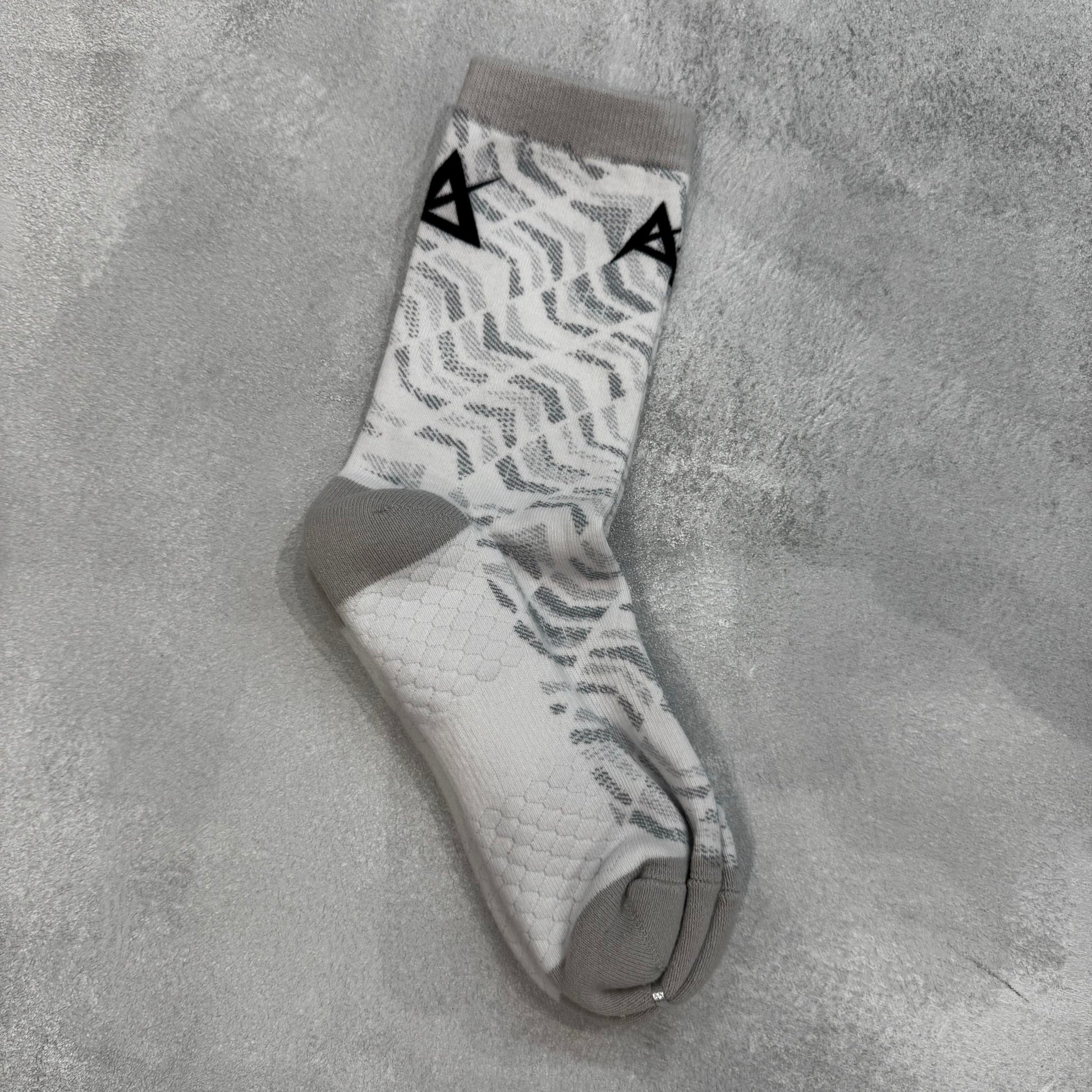 AKIV High-Cut Light Cushion Running Socks Unisex | Free Size | Stacked Style | White
AKIV 高筒輕氣墊跑步襪男女款 | 均碼 | 層疊風格 | 白色