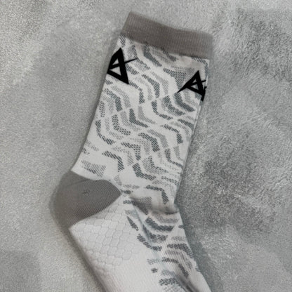 AKIV High-Cut Light Cushion Running Socks Unisex | Free Size | Stacked Style | White
AKIV 高筒輕氣墊跑步襪男女款 | 均碼 | 層疊風格 | 白色