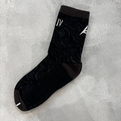 AKIV High-Cut Light Cushion Running Socks Unisex | Free Size | Stacked Style | Black
AKIV 高筒輕氣墊跑步襪男女款 | 均碼 | 層疊風格 | 黑色