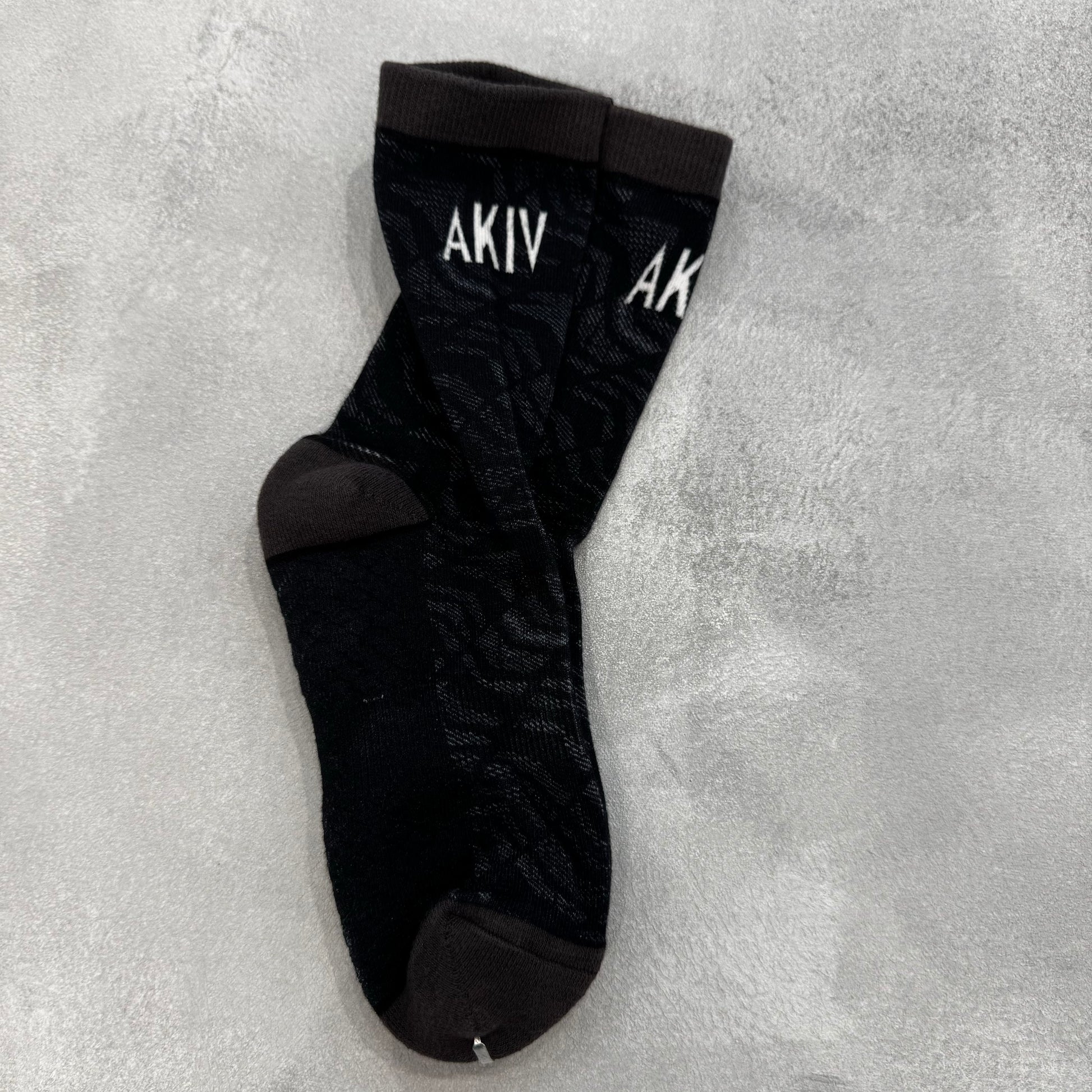 AKIV High-Cut Light Cushion Running Socks Unisex | Free Size | Stacked Style | Black
AKIV 高筒輕氣墊跑步襪男女款 | 均碼 | 層疊風格 | 黑色